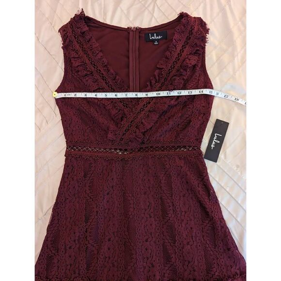 LULU'S Bryn burgundy lace v neck ruffled hem dress sz s nwt - Picture 6 of 6